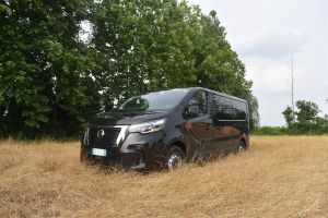 L - Opel Vivaro Combi 9 posti Passo Lungo.JPG